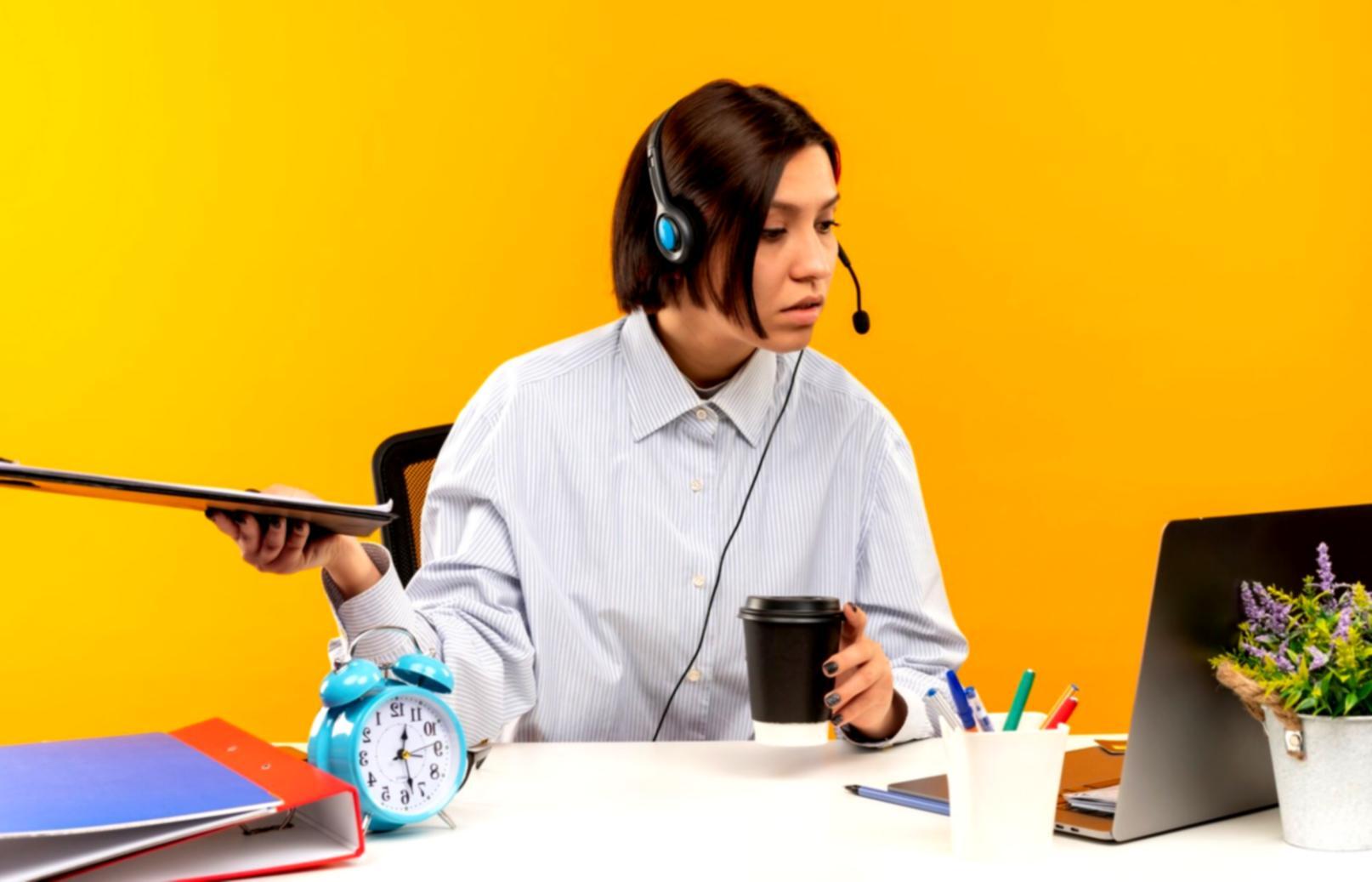 Dashboard analisis portofolio investasi dengan metrik kinerja